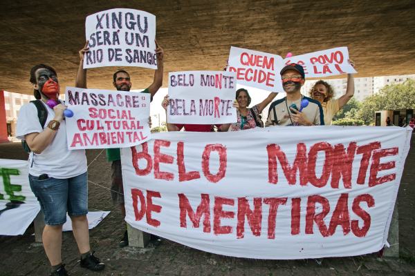 Manifestação Belo Monte NÃO, em São Paulo, no MASP, 8/2/2011. Foto de Tatiana Cardeal