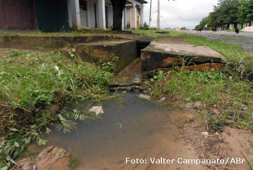 Vazamento de esgoto, em foto de arquivo