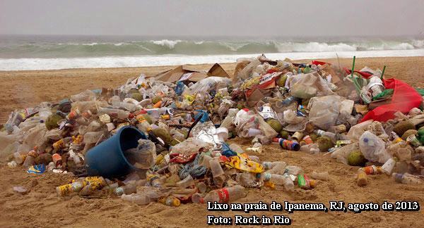 lixo na praia