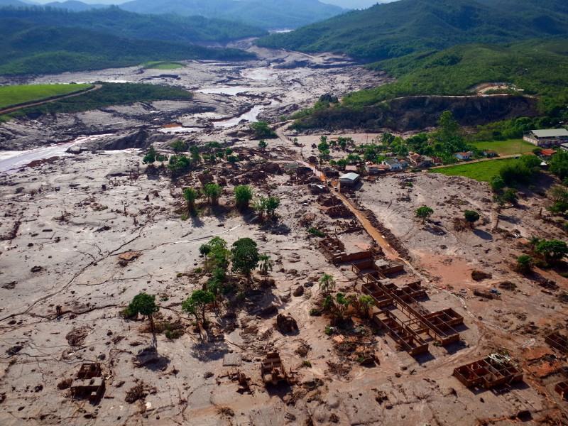 A catástrofe socioambiental provocada pelo rompimento de barragem da mineradora Samarco em Mariana (MG), no último dia 5/11, atingiu 663 km de rios, com a destruição de 1.469 hectares de terras, incluindo Áreas de Preservação Permanente (APP), aponta laudo técnico preliminar do Ibama