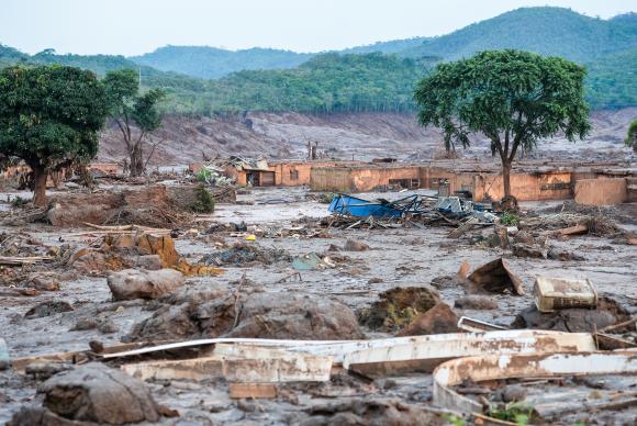 Onda de rejeitos da Samarco atingiu 663 km de rios e devastou 1.469 hectares de terras. Foto: ABr