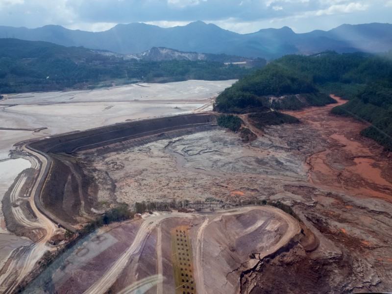 Barragem de Fundão, da Samarco, em Mariana (MG), após o rompimento. Foto: Ibama