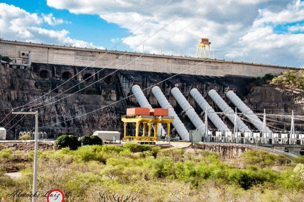 Foto 6 – Xingó construída em 1987 não instala as 10 turbinas pela perda de vazão do rio