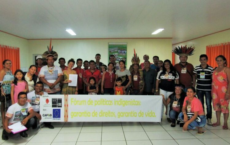 Participantes do Fórum de politicas indigenistas - Tefé 2018. Foto de Ligia Apel