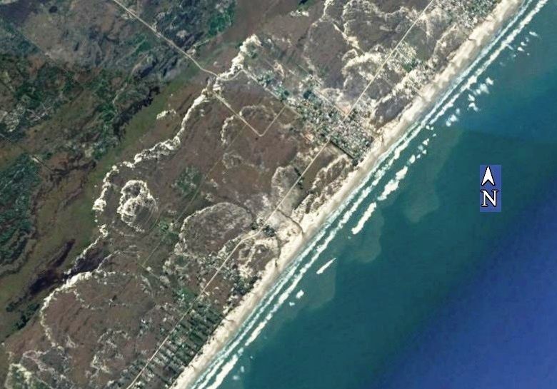 Campo de dunas do litoral sul catarinense. Notar as bordas de evolução das diversas gerações de dunas.