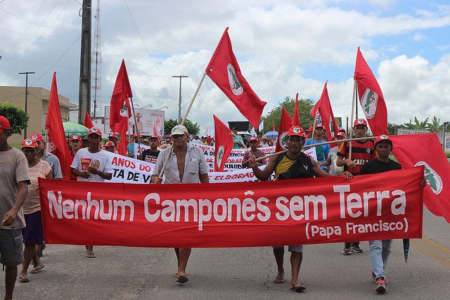 nenhum camponês sem terra